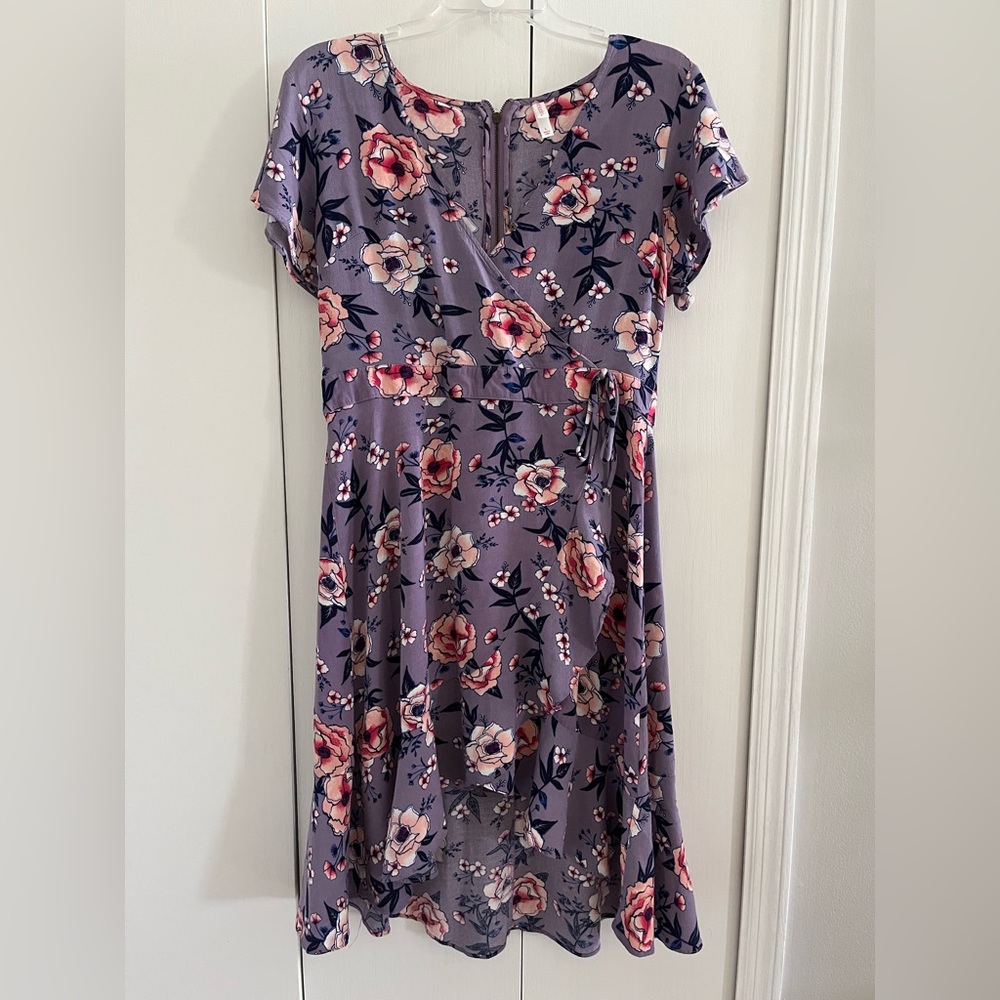 Xhilaration-Short Sleeve Faux Wrap Floral Dress. Size large.